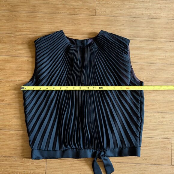 Fabulous True Vintage Black Pleated Top - Picture 4 of 5